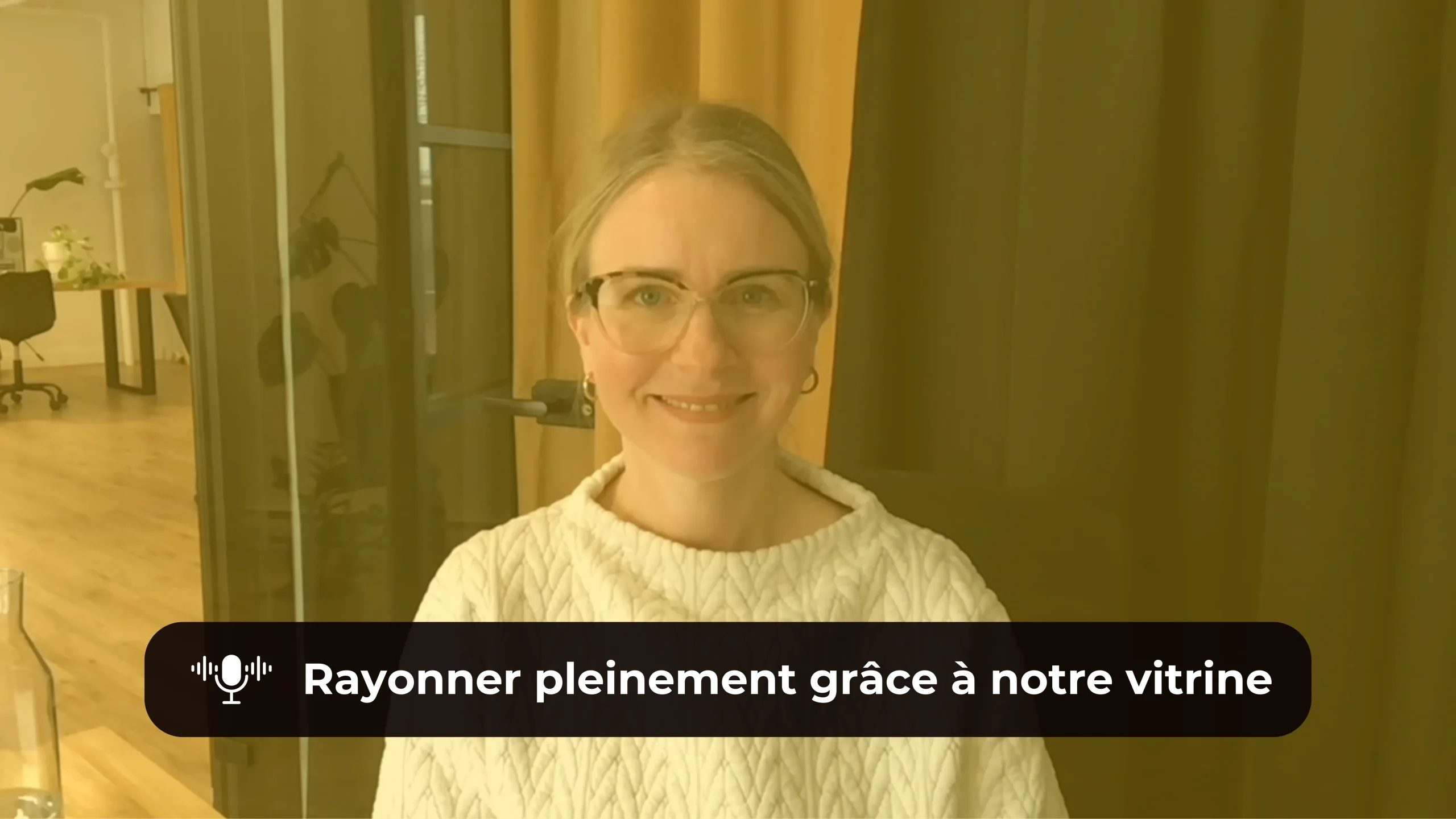 Dans cet épisode 118 de J’aime ta compagnie, Marie-Michèle propose un concept simple pour repenser notre visibilité. La vitrine. Comme celle d’une boutique sur une rue passante. Une vitrine attire l’attention, montre ce que l’on propose et donne envie d’entrer. Si elle est vide, confuse ou invisible, les gens passeront simplement tout droit.