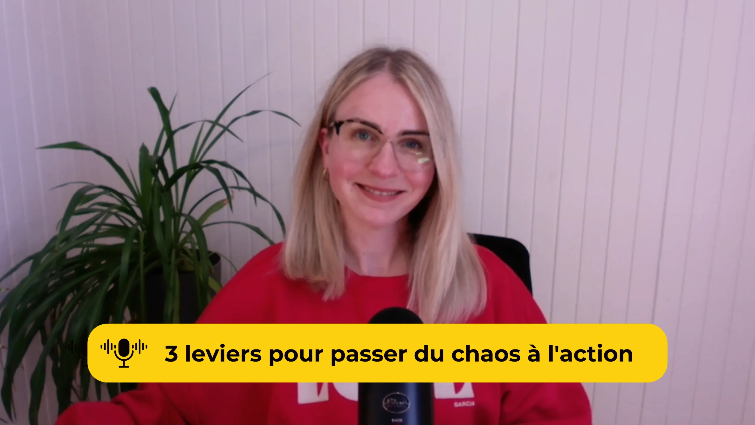 Dans cet épisode de J'aime ta compagnie, Marie-Michèle partage trois leviers concrets pour reprendre le contrôle : l'espace, la prise de notes et la priorisation.