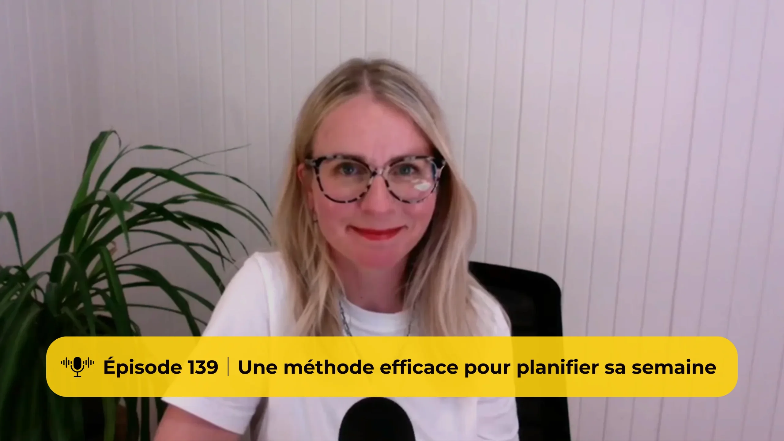 Dans cet épisode de J'aime ta compagnie, Marie-Michèle Bélanger, stratège en développement spécialisée en communication marketing, nous partage sa méthode 75-15-10. Une répartition simple pour canaliser notre énergie créative et éviter l’éparpillement.